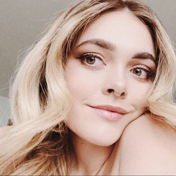 Profile Picture of Megan Krupka (@megankrupka) on Poshmark