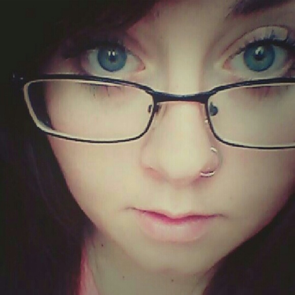 Profile Picture of Amanda Hays (@amandahays1394) on Poshmark