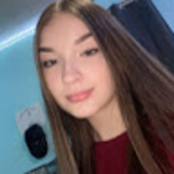 Profile Picture of Brooklynne Manbeck (@bmanbeck) on Poshmark