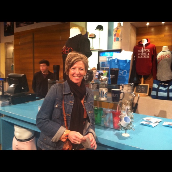 Profile Picture of Catherine Kaloudis (@ckaloudis) on Poshmark