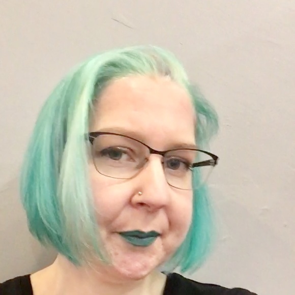 Profile Picture of Kelly Moore (@subgirl) on Poshmark