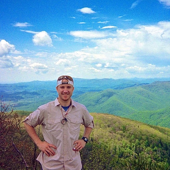 Profile Picture of Greg Ackerman (@aga52783) on Poshmark