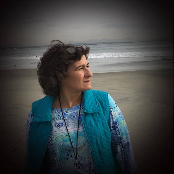 Profile Picture of Lisarae Glessner (@gless717) on Poshmark