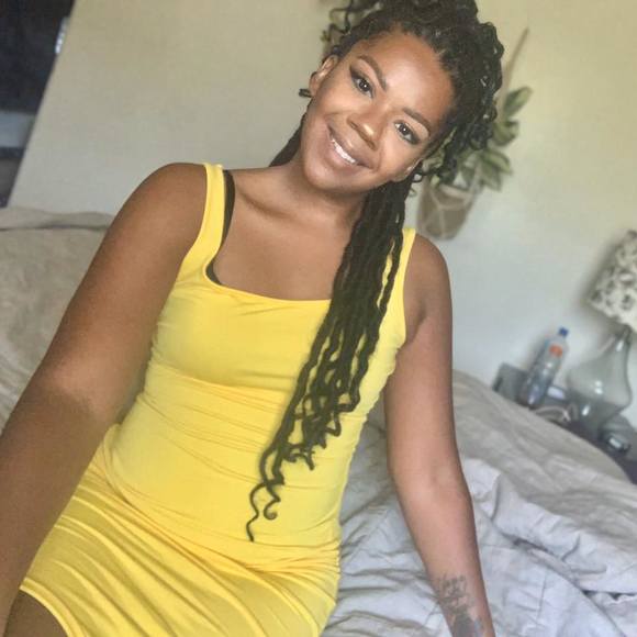 Profile Picture of Breeanna Fortson (@dsbeauty05) on Poshmark