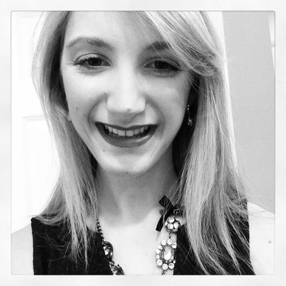 Profile Picture of Hillary Farrell (@hillarysloane) on Poshmark