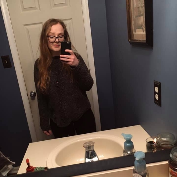 Profile Picture of Julianna Bindig (@julianna_bindig) on Poshmark