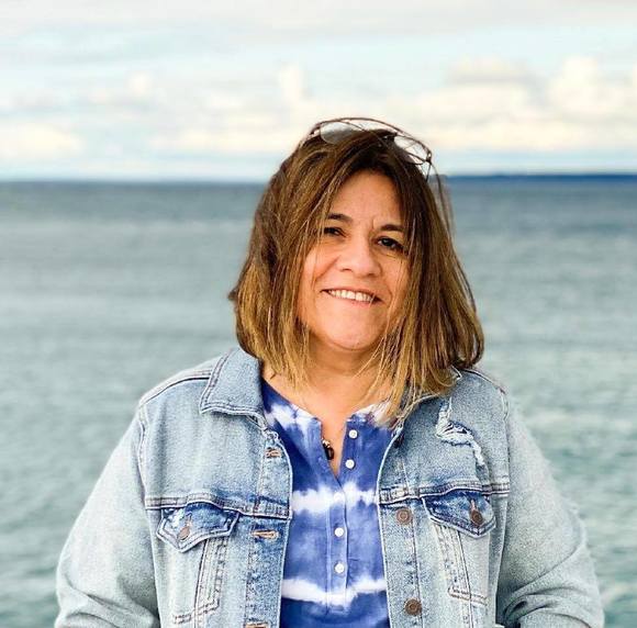 Profile Picture of Andrea Inostroza (@andreainostroza) on Poshmark