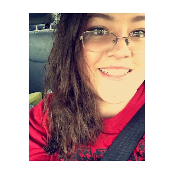 Profile Picture of Kelsey Mackey (@kelseybseagle) on Poshmark