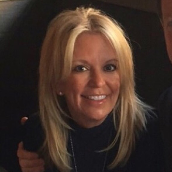 Karin Housley - Poshmark Profile Picture of Karin Housley (@karinhousley) on Poshmark