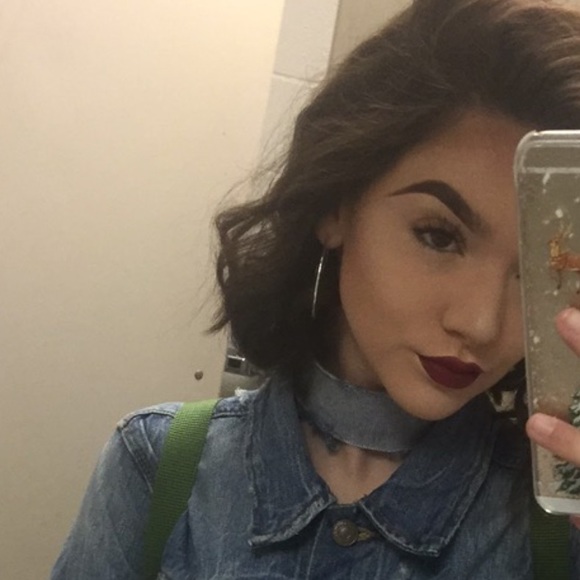 Profile Picture of Chloe Pearce (@chloepearrce) on Poshmark