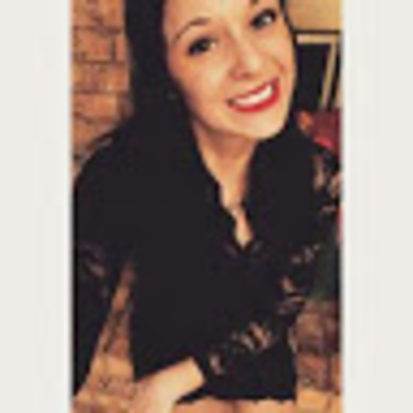 Profile Picture of Samantha Boldon (@samanthaboldon) on Poshmark