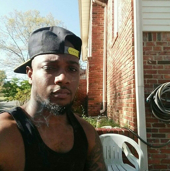 Profile Picture of Dustin Graham (@dgraham132) on Poshmark