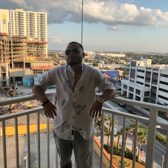 Profile Picture of Juan Claudio (@juancito24) on Poshmark