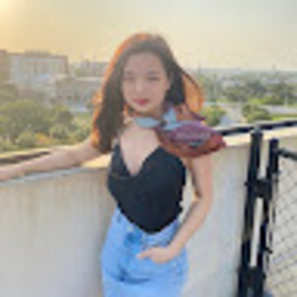 Profile Picture of Julie Duong (@julietduo) on Poshmark