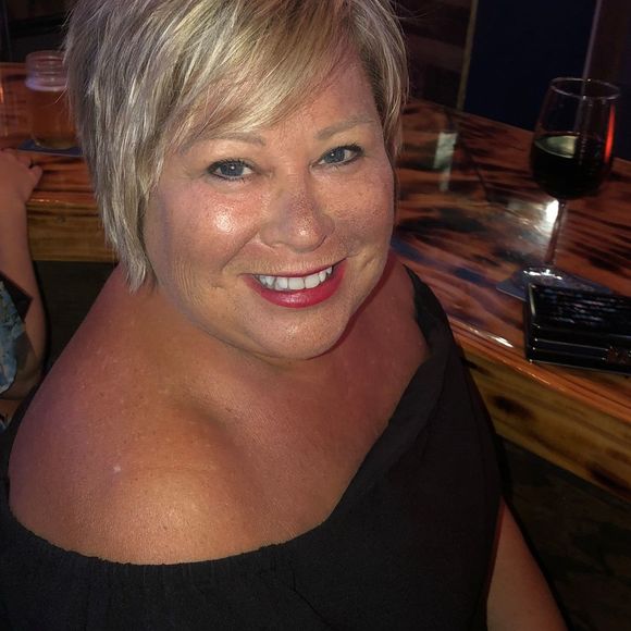 Profile Picture of Rebecca Hazelhurst (@rhazelhurst) on Poshmark