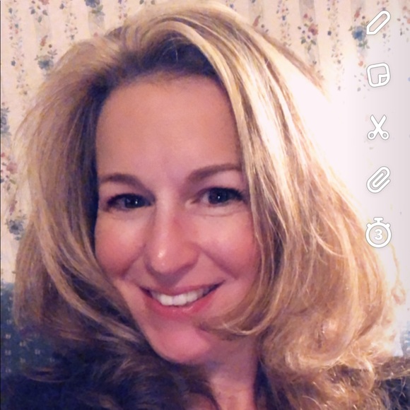 Profile Picture of Robin Mirsky (@rmmirsky) on Poshmark