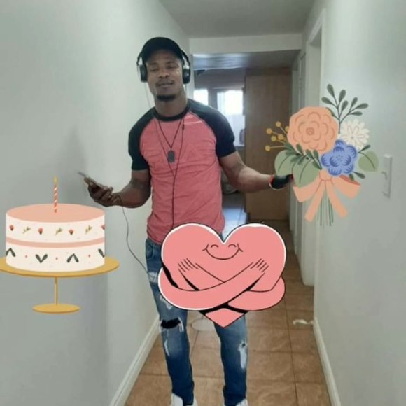 Profile Picture of Emmanus Ferolien (@emmanusferolien) on Poshmark