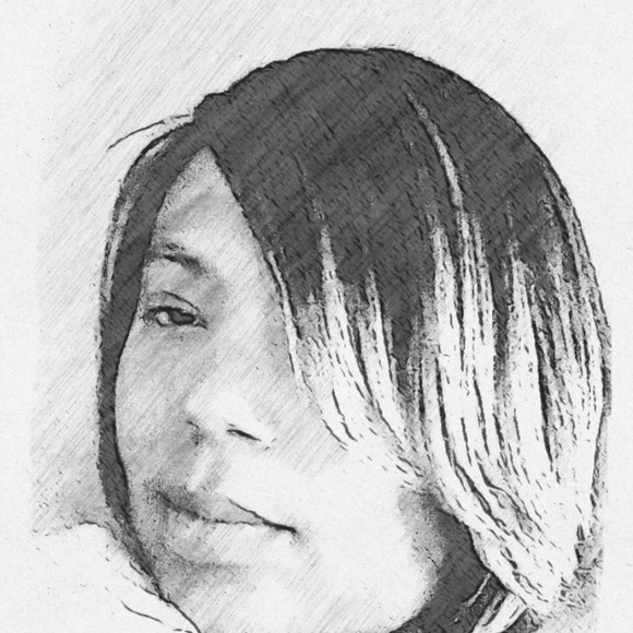 Profile Picture of Dionne Lucas (@dee1193) on Poshmark