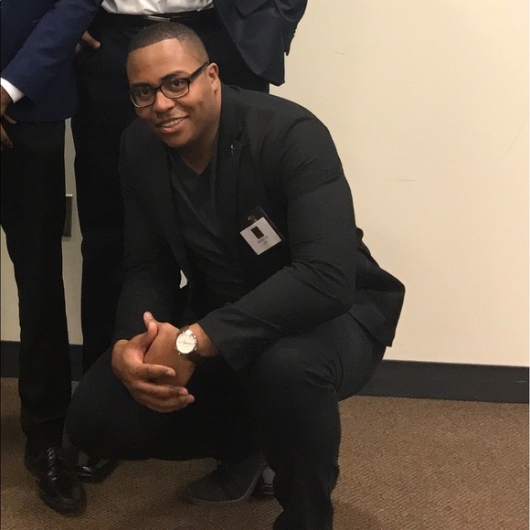 Profile Picture of Michael Felix (@mikeyryanf) on Poshmark