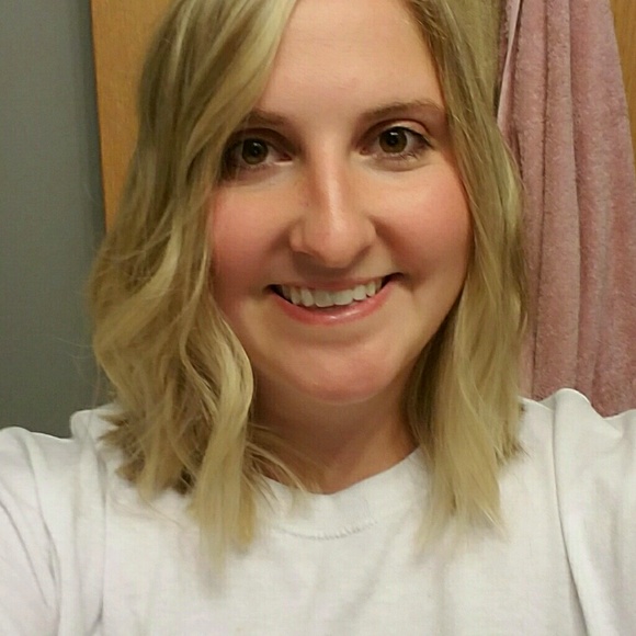 Profile Picture of Hayley Lubs (@hlubs) on Poshmark