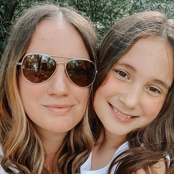 Profile Picture of Heather Egerer (@heather_egerer) on Poshmark