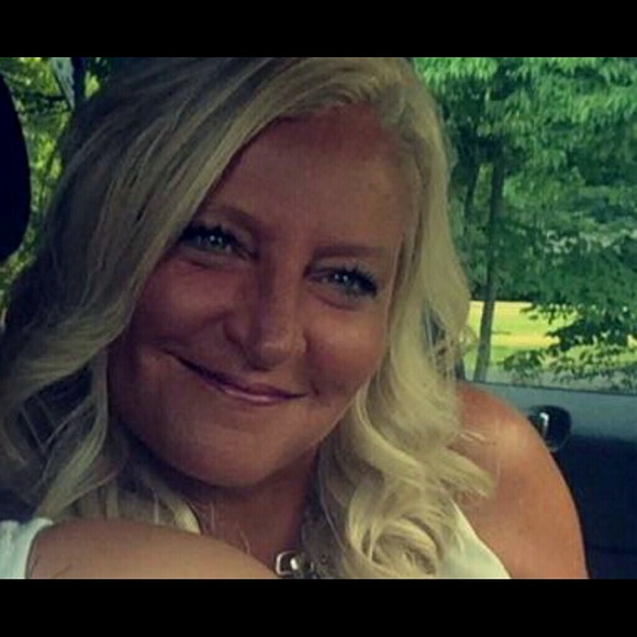 Vicki Dilbeck - Poshmark Profile Picture of Vicki Dilbeck (@vmurph) on Poshmark