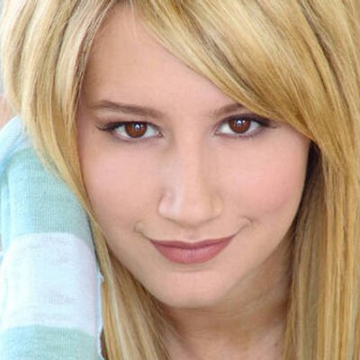 Profile Picture of Leah Simpson Bieber (@LeahLuvsU2) on Twitter