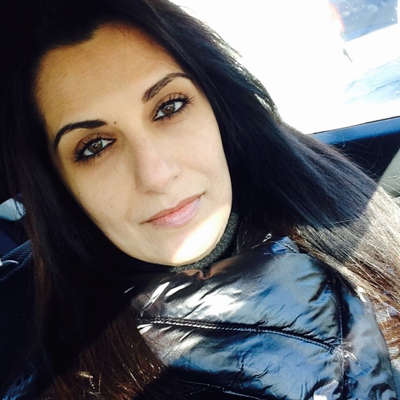 Profile Picture of Abida Jalalzai (@abidazai) on Poshmark