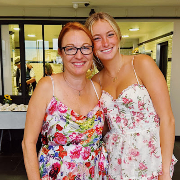 Profile Picture of Danielle Birkett (@dbirkett) on Poshmark