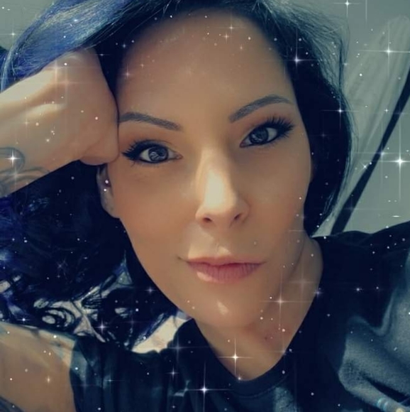 Kristen Aebischer - Poshmark Profile Picture of Kristen Aebischer (@kaebischer) on Poshmark