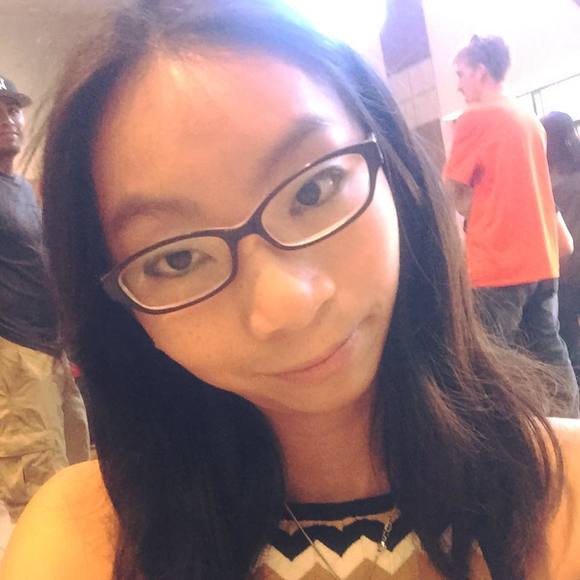 Profile Picture of Molly Harrah (@mollyharrah77) on Poshmark