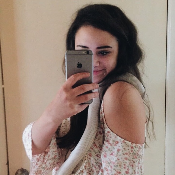 Profile Picture of Mya Zalenski (@mzalen23) on Poshmark