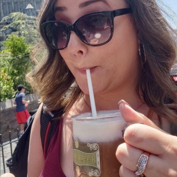 Profile Picture of Keya Pomerantz (@kspomerantz) on Poshmark