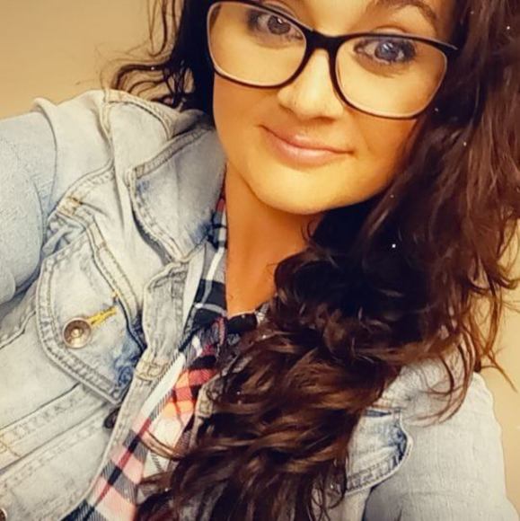 Profile Picture of Tia Mckenna (@tiamckenna8) on Poshmark