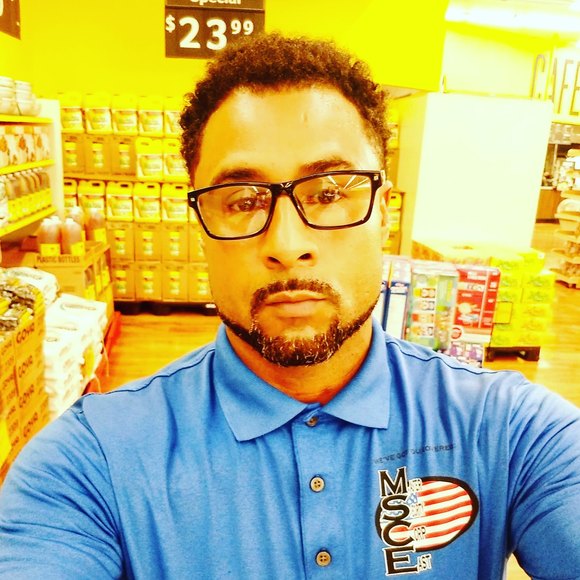 Profile Picture of Barber spoon Barber (@ramonjw) on Poshmark