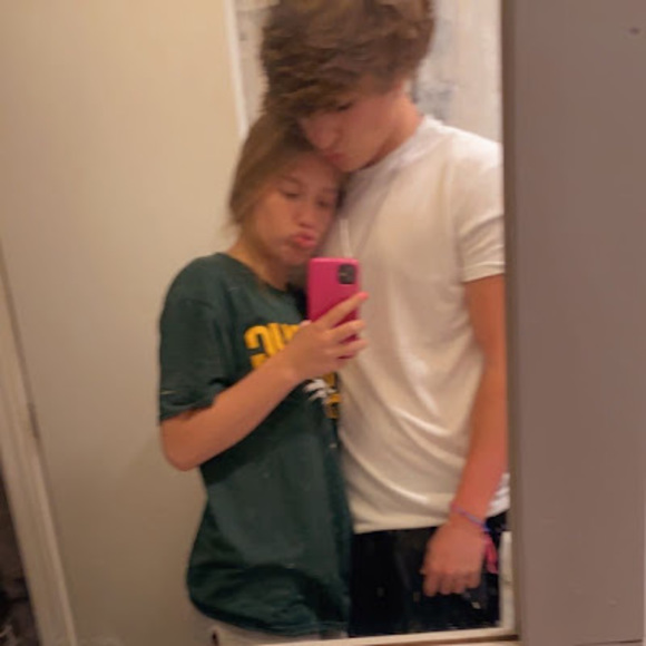 Grace Larson - Poshmark Profile Picture of Grace Larson (@gracelarson952) on Poshmark