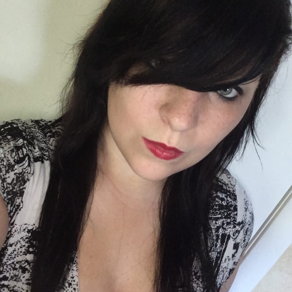 Profile Picture of Heather Pearson (@writersflame) on Poshmark