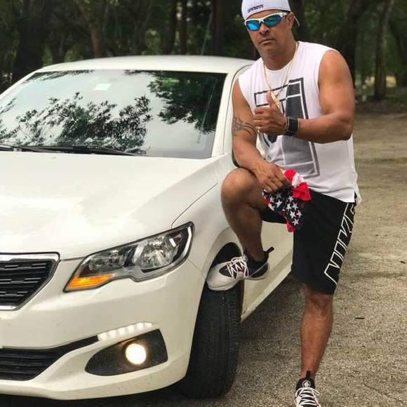 Profile Picture of Daniel Tamayo (@danieltamyo) on Poshmark