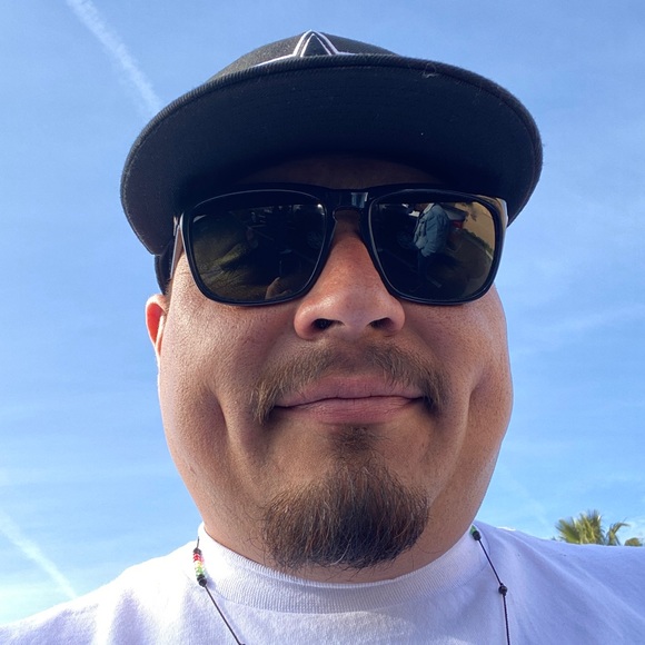 Profile Picture of Jesse Barragan (@sneakylocs13) on Poshmark