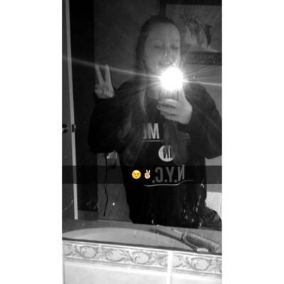 Profile Picture of Chloe Jameson (@chlo_chlo2015) on Twitter