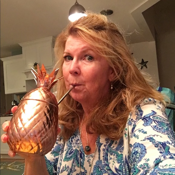 Profile Picture of Cassi Bellezza (@cassibellezza) on Poshmark