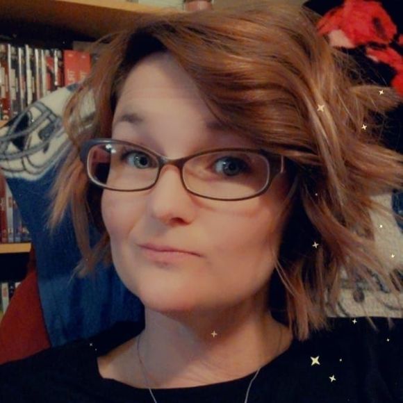 Profile Picture of Katie Pflasterer (@katiepflasterer) on Poshmark