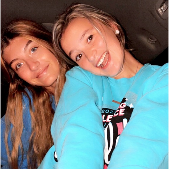 Profile Picture of Mckenzie Tavener (@kenzietavener) on Poshmark