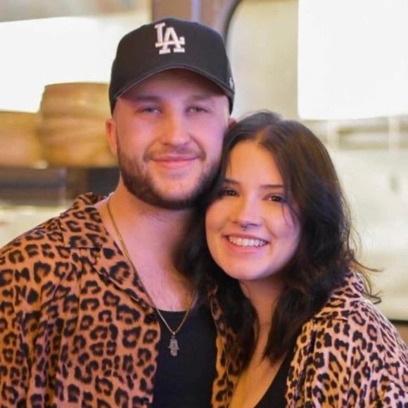 Profile Picture of Dominic Endelman (@halagoob) on Poshmark