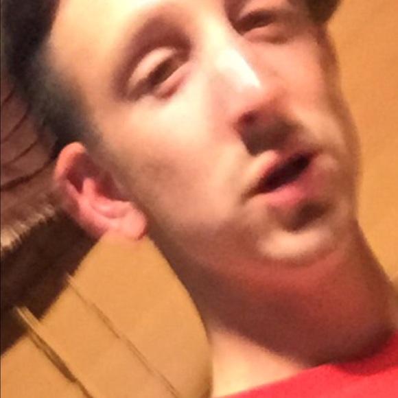 Profile Picture of Eric Chu (@jodjdndj) on Poshmark