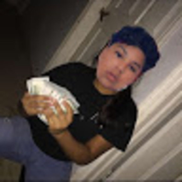 Profile Picture of Adrien Alvardo (@adrien_alvardo) on Poshmark