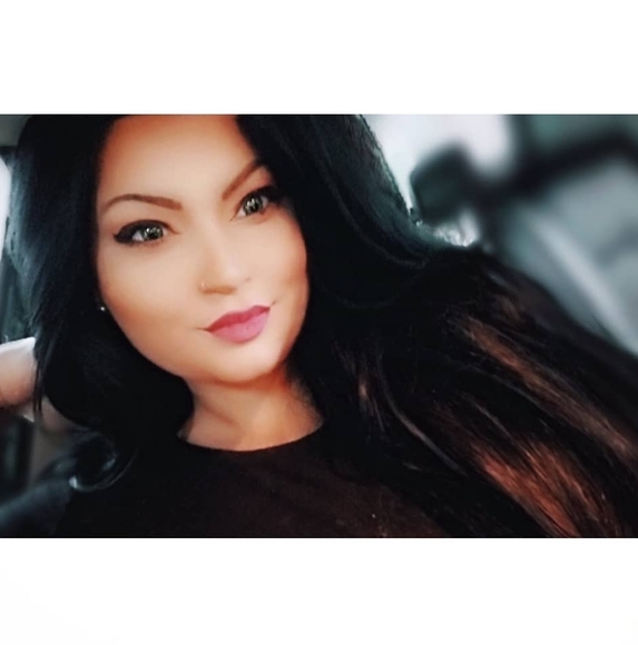 Profile Picture of Suzanne Bevirt (@suzyqscoobydoo) on Poshmark