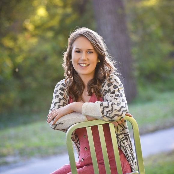Profile Picture of Olivia Nicholson (@onicholson14) on Poshmark