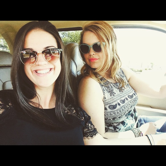 Profile Picture of Mariah Teehan (@mteehan) on Poshmark