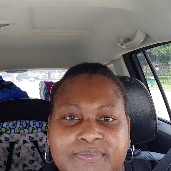 Profile Picture of Tara Fields (@free2tara) on Poshmark